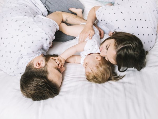 couple-with-baby-bed