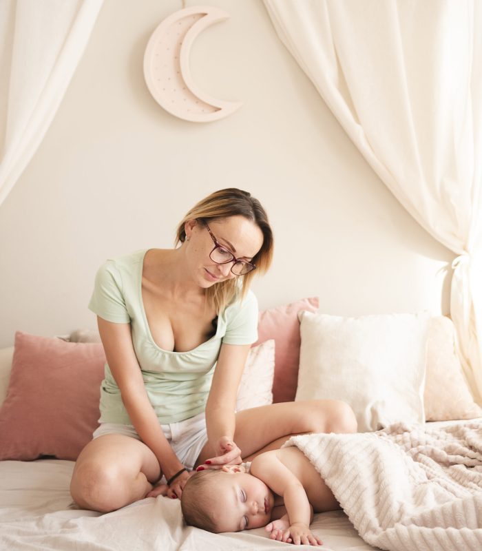 mother-looking-beautiful-newborn-baby